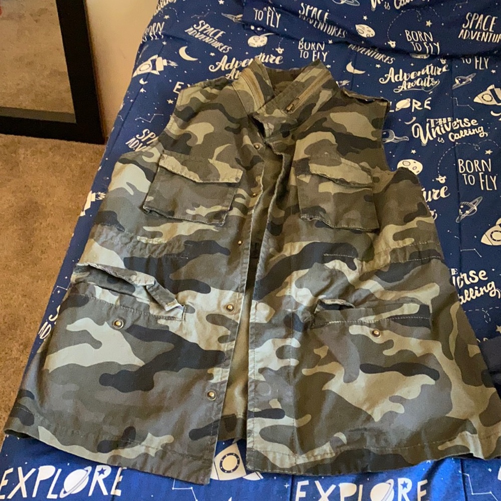 I’m selling soldier vests